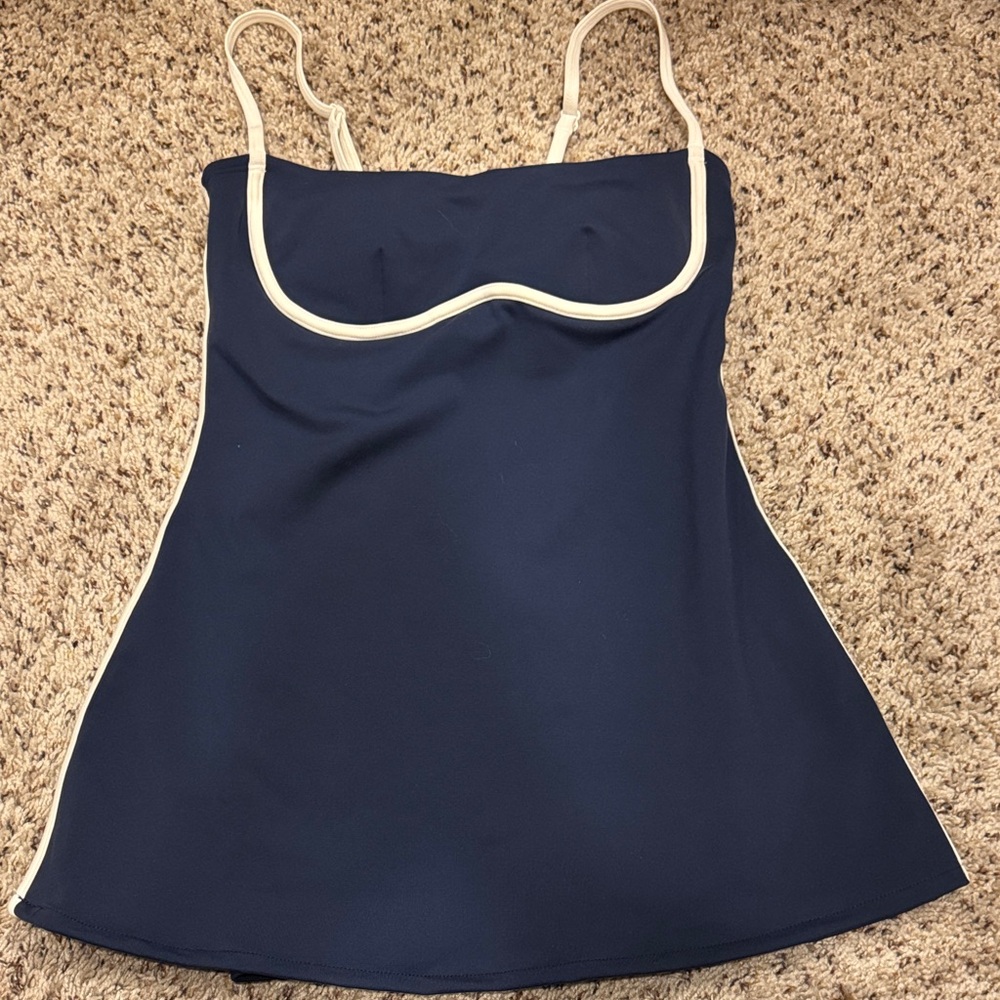ALO Yoga Navy and Cream Top